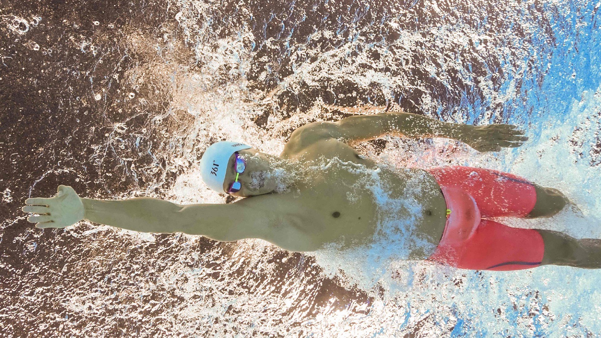 “校园足球新政策落实，青少年参与热情高涨”，校园足球新规