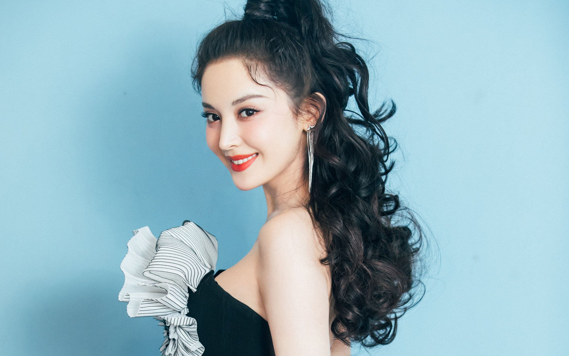 史上“炸裂”的扣篮大比拼，谁才是你的“空中飞人”？，空中接力扣篮视频