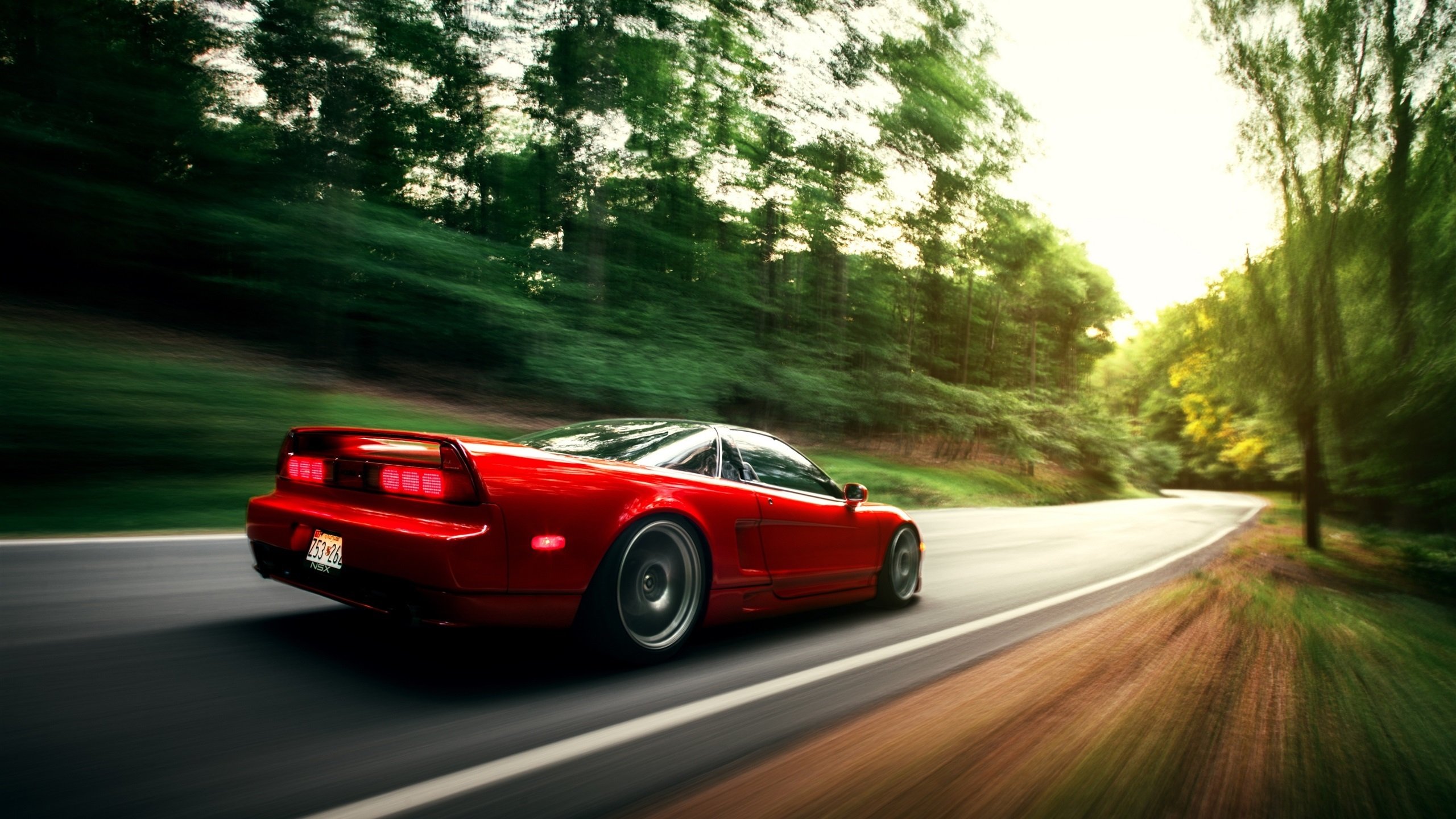 中国足球的场地设施建设标准化，我国足球场地设施建设的现实困境及其破解对策